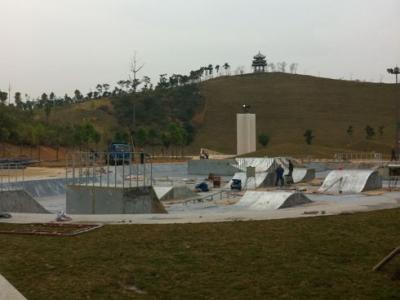 李宁体育园中修建滑板场