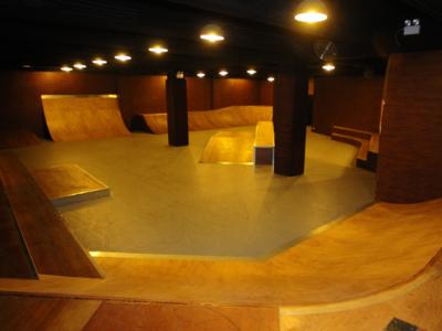 香港首个室内滑板场建成