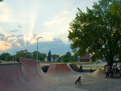 TonyHawk滑板基金 - 援助Sculpture滑板公园