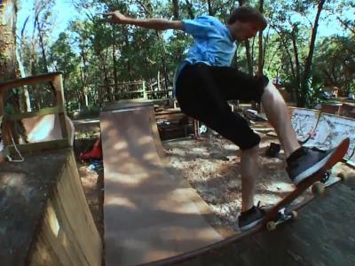 跳楼机Aaron “Jaws” Homoki于Dern家后院Mini Ramp热身片段