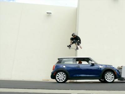 Tony Hawk 冲撞汽车MINI Hardtop！