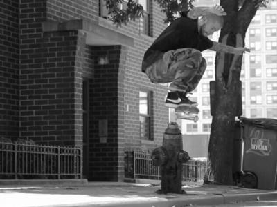 纽约城的滑板店Labor Shop滑板视频：「3 Bros」