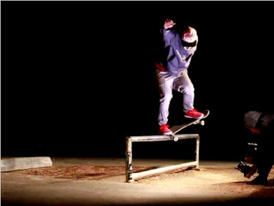 Kelvin Hoefler 最新个人视频「Green Card」发布