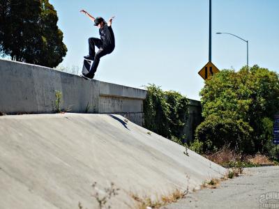 Darkstar新血滑手Dave Bachinsky欢迎视频