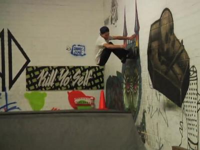 Baker Boy车旅短片，Reynolds坐阵Baker板场