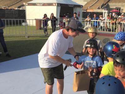 Bobby老师开课WEG极限运动大赛，现场滑板互动教学视频