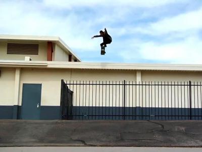  “Jaws”最新影片「True Blue Retrospect」，将跳楼进行到底