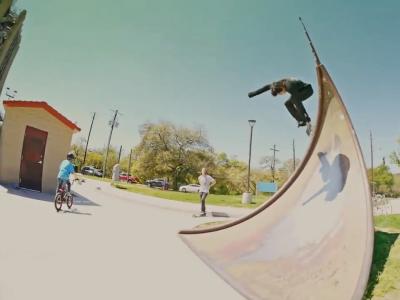 Santa Cruz和Creature滑手德州板场视频