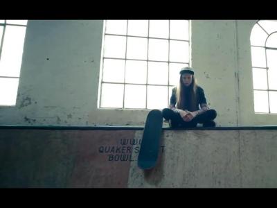 17岁超模Natalie Westling 教你玩滑板