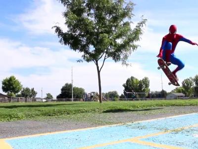 趣味滑板视频：人民英雄蜘蛛侠爱滑板