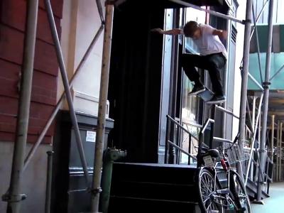 职业滑手Josh Pall：Nike SB 澳大利亚队 X Pass~Port