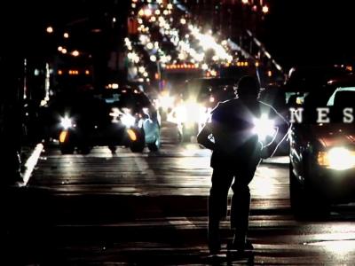 夜空中最亮的星，Converse 滑板队夜滑城市的街头