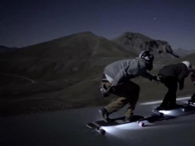 一路火花带闪电，月满夜时冲山玩速降