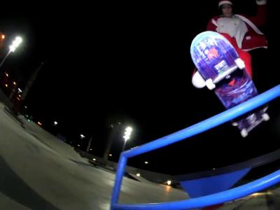 圣诞老人Tiago Lopes 滑在巴塞罗那-圣诞快乐