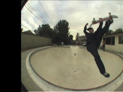 Mashers: 经典黑白碗池中的滑板盛宴