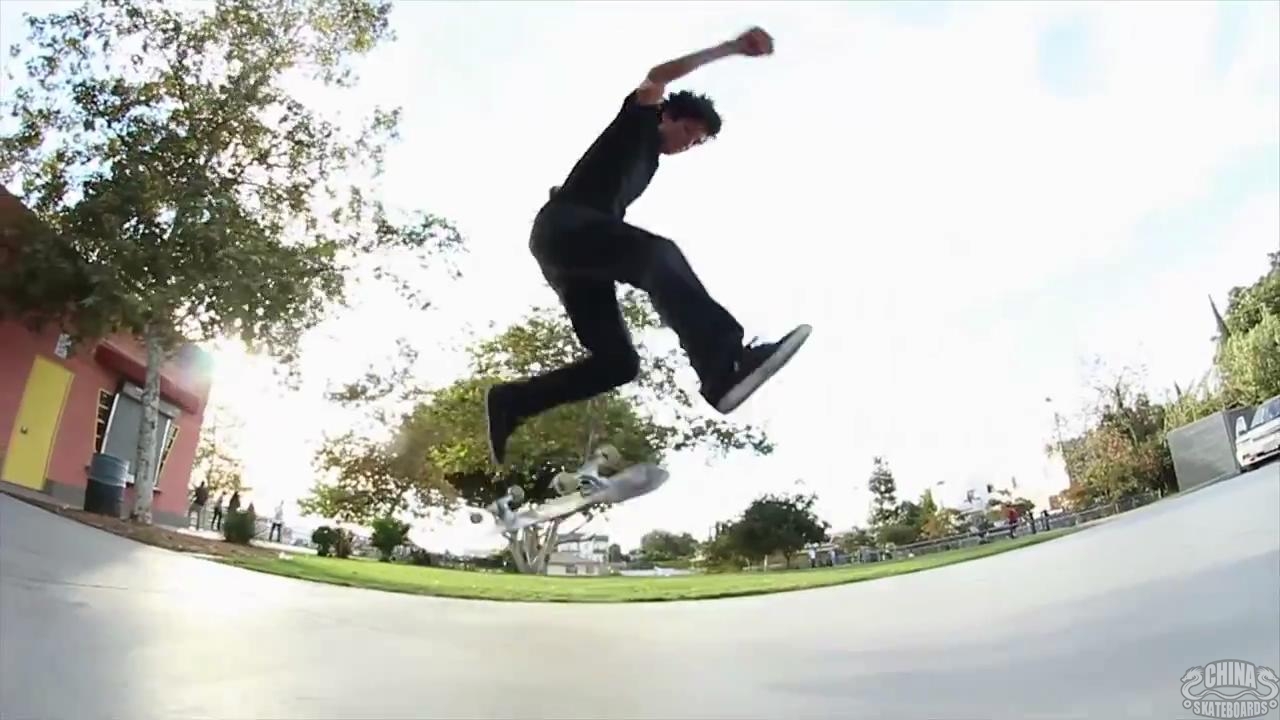滑板 动作 教学 GAZELLE INWARD HEELFLIP Chris Topherchann
