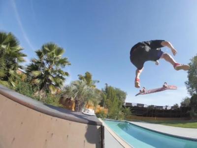 超羡慕！Elliot Sloan秀房子，秀泳池，秀后院，秀碗池...