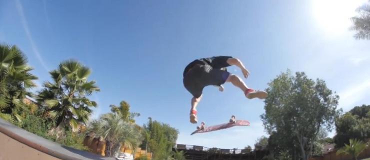 超羡慕！Elliot Sloan秀房子，秀泳池，秀后院，秀碗池...