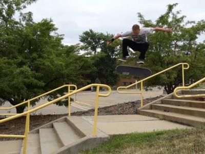 励志滑板视频：Woody Woelfel 16次Kickflip挑战超大Double Set