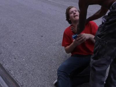 如果你是滑板摄影师，千万不要在拍摄的时候玩Pokemon Go!!!