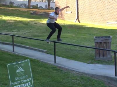 Dakota Servold 超长超高野杆Boardslide挑战，展现滑手应有的毅力