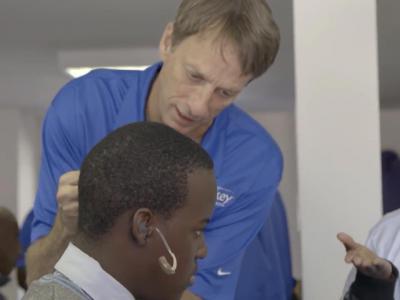 传奇滑手Tony Hawk-南非约翰内斯堡助力听障儿童！