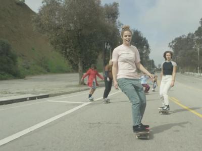 Urban Outfitters呈现：13个洛杉矶女滑手的滑板生活（预告片）