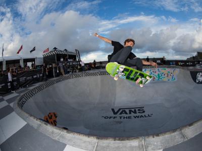 2017年Vans公园滑板赛首场男子职业组比赛完整视频