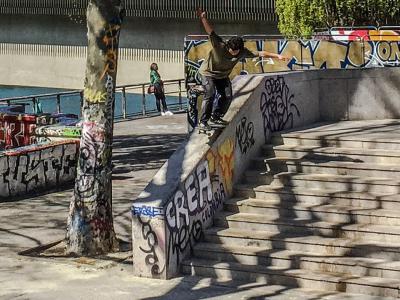 Sabotage队伍滑在里昂，珍惜即将被拆迁的传奇滑板地形