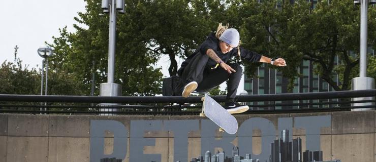 女神Leticia Bufoni 成为奥地利红牛底特律Hart Lines 首位女滑手