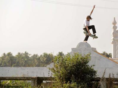 奥地利红牛：咖喱味的滑板旅程，滑在印度狂野的街道Ep.1