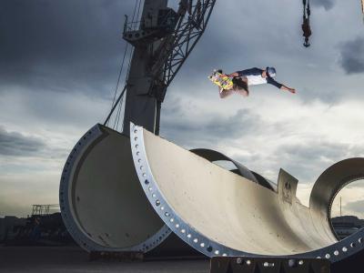 Ryan Sheckler和伙伴们在风力发电“滑板”场滑板！