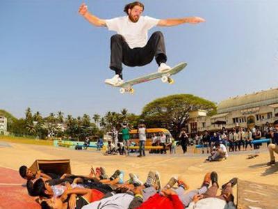 奥地利红牛：咖喱味的滑板旅程，滑在印度狂野的街道Ep.3