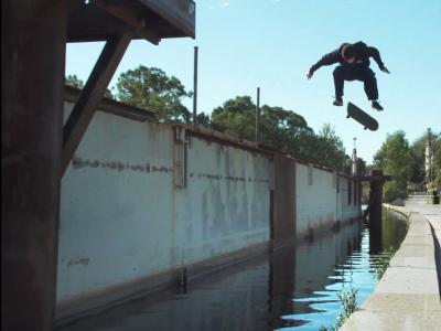 DC队伍在澳大利亚的片段：「PERFECT STRANGERS」