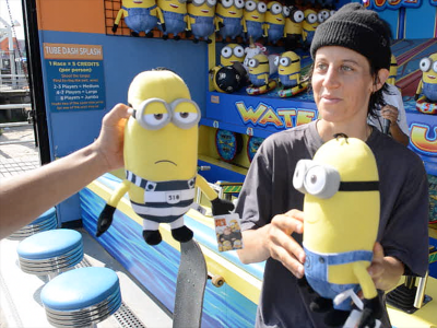 Jenkem：和女滑手Alex Sablone一起到游乐场玩！