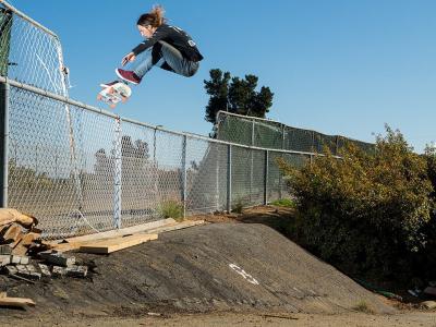 Lakai影片「Extra Flare」： Riley Hawk个人生素材剪辑