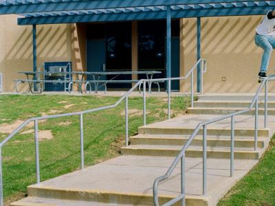 Lakai影片「Extra Flare」： Riley Hawk个人生素材剪辑第二部！