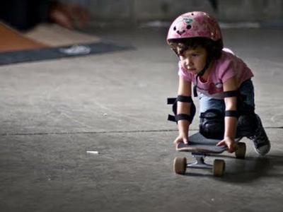 2017最强滑板小孩合辑，看完瞬间觉得自己已经老了...