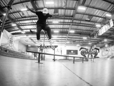 Felipe Gustavo挑战反脚尖翻Bs Tailslide呲完一整条长杆!