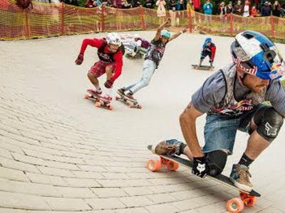 奥地利红牛：别开生面的长板山地竞速赛！