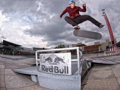 Shane Oneill 2017最新滑板合辑「Super Clean」发布！