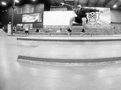 Ollie基本功的重要性，Nick Dompierre飞跃Berrics板场Manual Pad