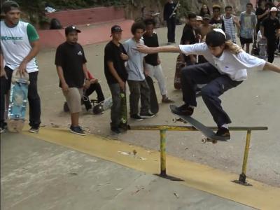 巴西Matriz 滑板店大绝招比赛：场地简陋动作却不简单！