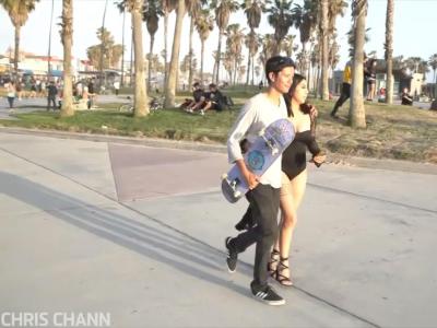 谁说滑手泡不到妞？一个动作换拥抱，一个动作换亲吻