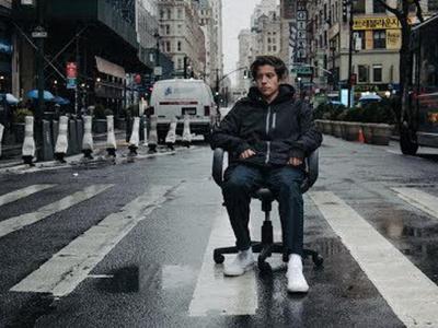 Chris Chann强势回归，登上美国家喻户晓的「吉米今夜秀」