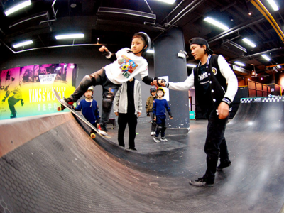 Vans滑板学校：Ramp初体验小小滑手666