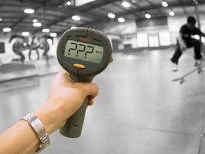 新秀小鬼Kader Sylla作客Berrics板场测速栏目，挑战最快Fs Flip