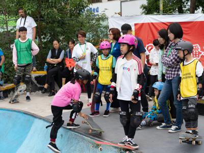 2018 U系列「中国青少年滑板巡回赛」深圳站碗池赛雨中颁奖