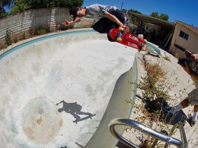 Backyard Barging第八集：攻占The Nude Bowl！