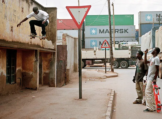【盘问】非洲小伙：如何在地球上最贫困的国家推广滑板！